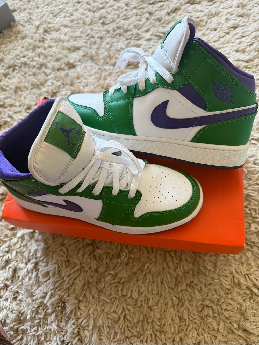 Size 6.5 Boys Hulk Jordan 1 Mid sneakers